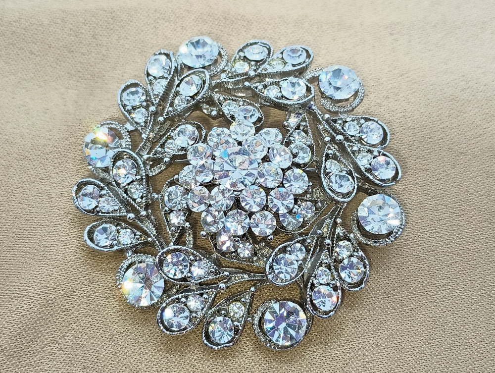 Round Flower Wreath Clear Rhinestone Silver Tone Women's 2" Dia. Brooch/Pendant